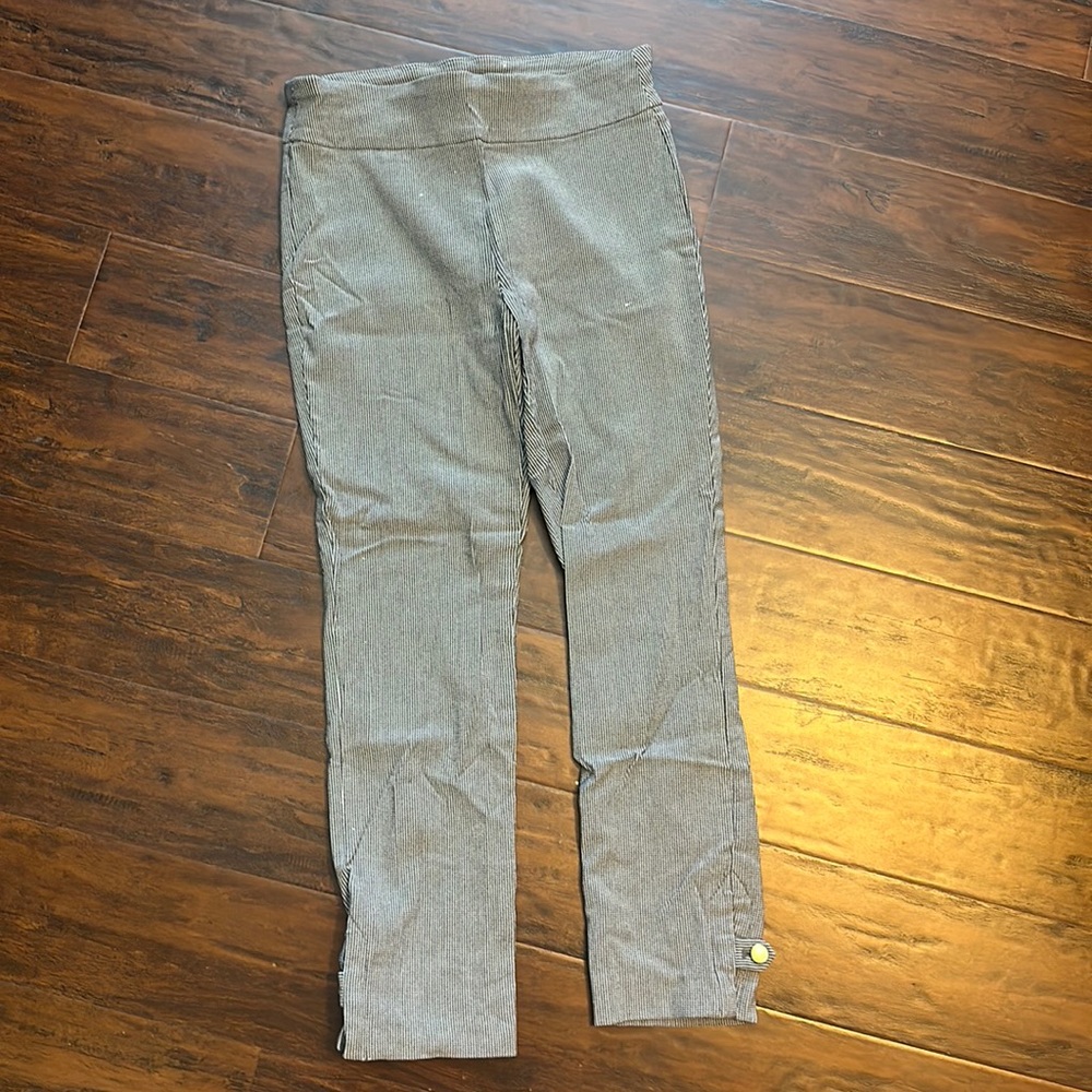 Van Heusen size 6 slacks / trousers